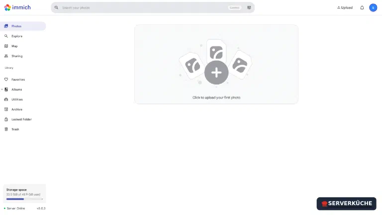 The photo timeline – all images later flow in here (server online, v3.0.3) The empty photo timeline of Immich with the prompt to upload the first photo
