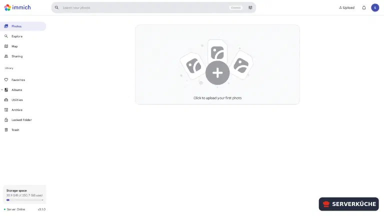 The photo timeline – all images later flow in here (server online, v3.1.0) The empty photo timeline of Immich with the prompt to upload the first photo