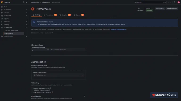 Die Datenquelle ist per Datei provisioniert – Grafana meldet sie als vorkonfiguriert Die provisionierte Prometheus-Datenquelle in Grafana mit der internen URL http://prometheus:9090
